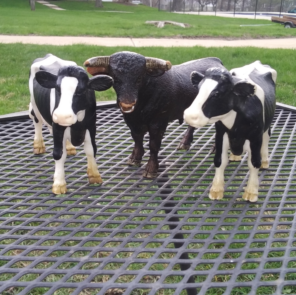 Lot of 2 cows and 1 bull - Schleich